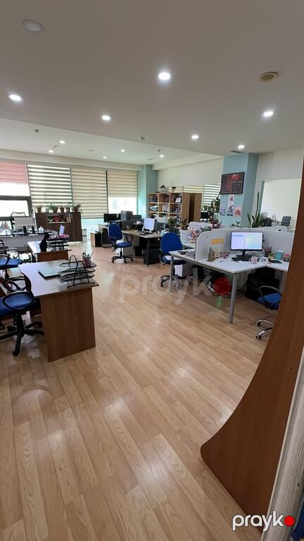 İcarəyə verilir 20 otaqlı ofis 1000 m²