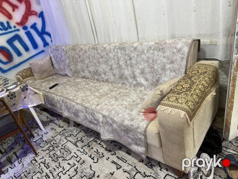 Uzun üçyerlik divan - Klassik dizayna sahib uzun, üç nəfərlik divan — Bakı