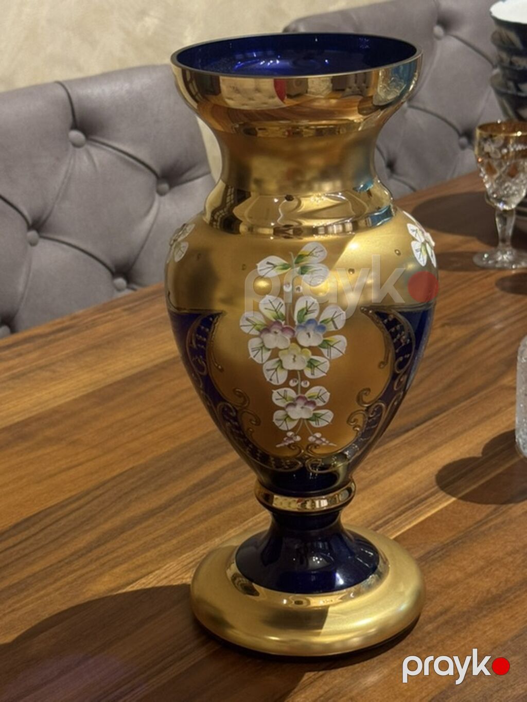 Bir vaza, Bogem şüşəsi — Vaazalar, kreslolar, süni çiçəklər, Bakı (2)