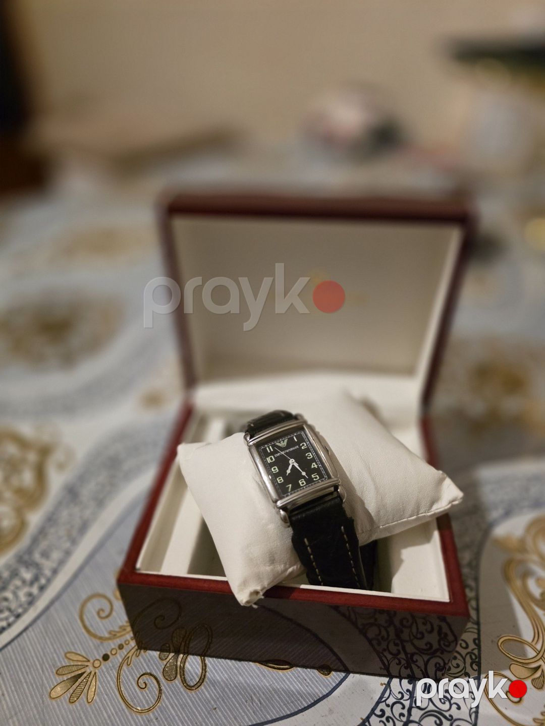 Armani Empori qol saatı — Şəxsi əşyalar, Gəncə