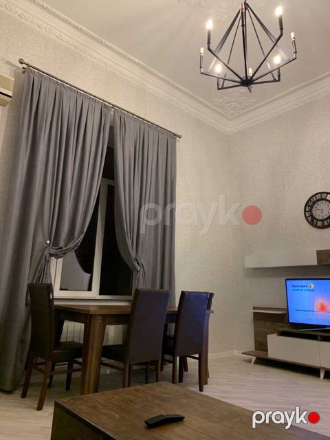 İcarəyə verilir 2 otaqlı köhnə tikili 100 m² — Bakı