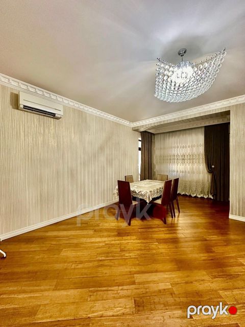 Satılır 4 otaqlı yeni tikili 210 m² — Bakı