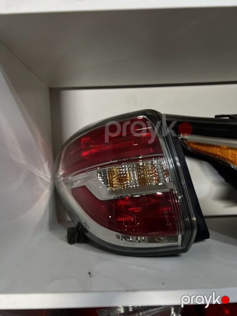 "Nissan Patrul" stop işıqları — Bakı
