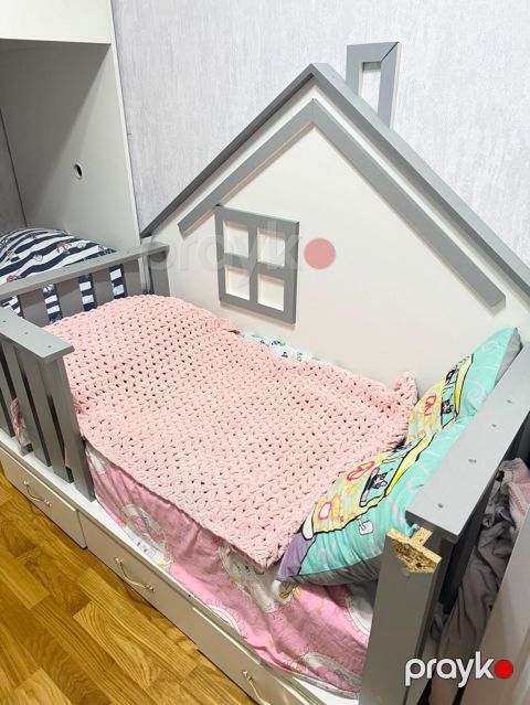Uşaq yatağı. Satılır 150 azn. evdən çıxmalıdır. Matras verilir — Bakı