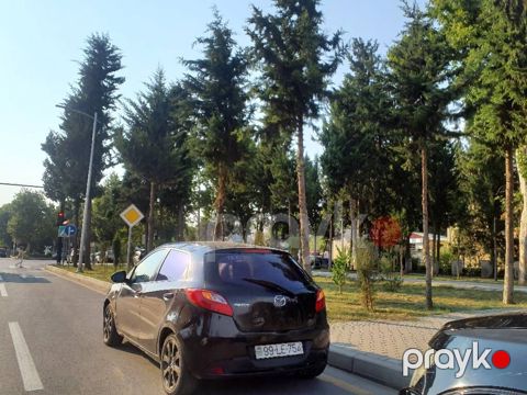Mazda 2: 1.3 l 2011 il Hetçbek — Mingəçevir