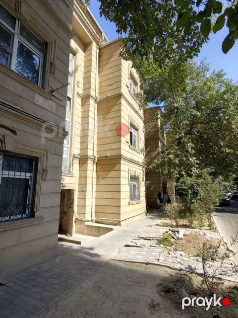 Satılır 2 otaqlı köhnə tikili 42 m² — Bakı