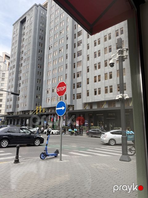 Satılır 4 otaqlı yeni tikili 175 m² — Bakı