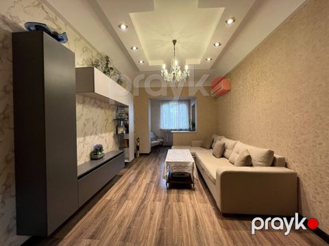 Satılır 4 otaqlı köhnə tikili 100 m²