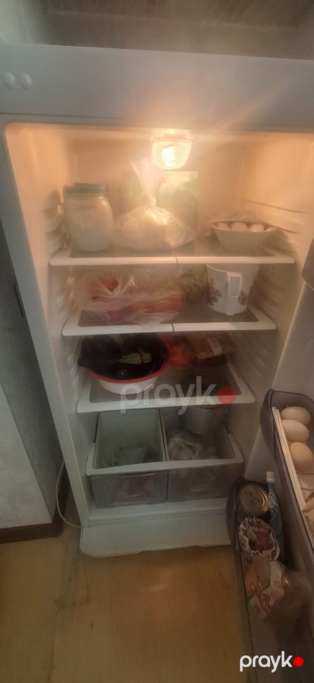 İki qapılı soyuducu (yuxarıda dondurucu, aşağıda soyutma bölməsi) — Soyuducular, Mingəçevir (3)