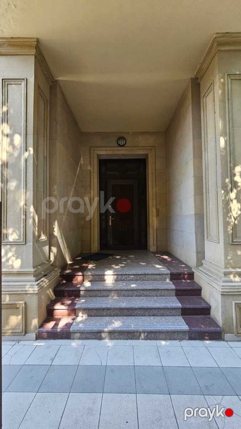 İcarəyə verilir 10 otaqlı həyət evi/bağ evi 200 m² — Bakı