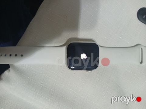 Məhsul: Apple Watch (alüminium korpus, ağ/silicondan qoşula bilən — Gəncə