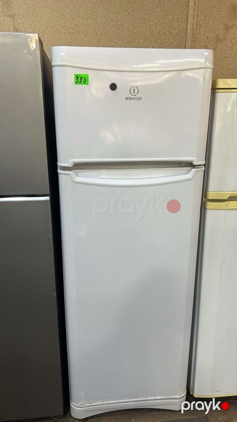 Indesit iki qapılı soyuducu - Üst hissədə dondurucu, alt hissədə — Digah