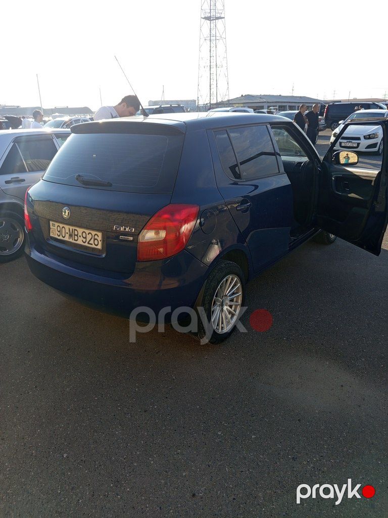 Skoda Fabia, 1.6 L, 2011 il, 300 000 km — Avtomobillər, Bakı (2)