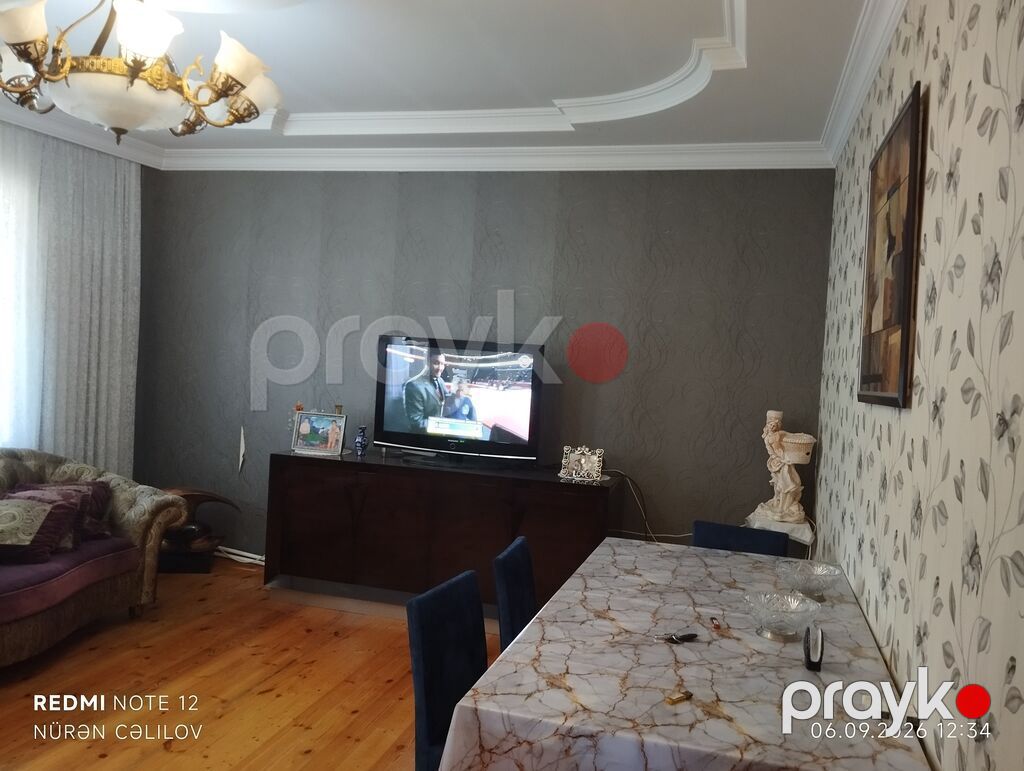 Hovlu həyət evi - Geniş, işıqlı salon: yelçəkən plan, dekorativ — Ev, villa, Digah (4)