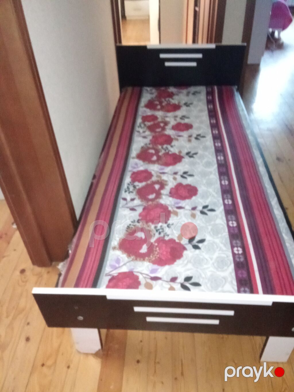Tək nəfərlik çarpayı - Ölçü: təxmini 90×190 sm (standart tək — Yataqlar, Saray