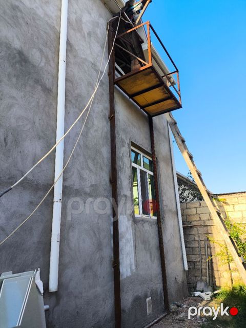 800 kq yük qaldırma qabiliyyəti olan libyotkadan hazırlanmış lift — Bakı