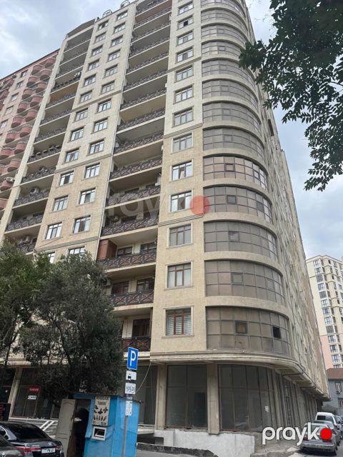 Satılır 3 otaqlı yeni tikili 180 m² — Bakı