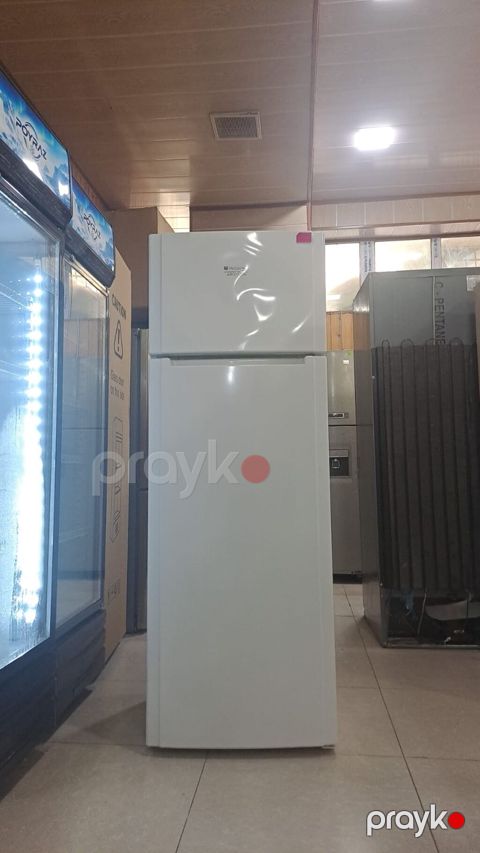 Hotpoint-Ariston iki qapılı soyuducu - Üst kamera: dondurucu bölmə — Digah