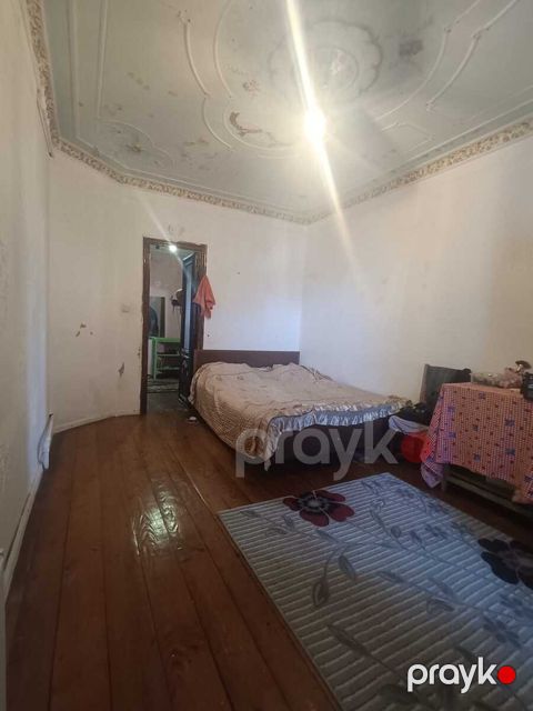 Satılır 3 otaqlı köhnə tikili 80 m²