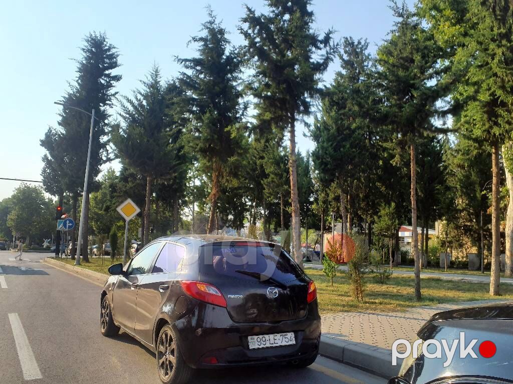 Mazda 2: 1.3 l 2011 il Hetçbek — Avtomobillər, Mingəçevir