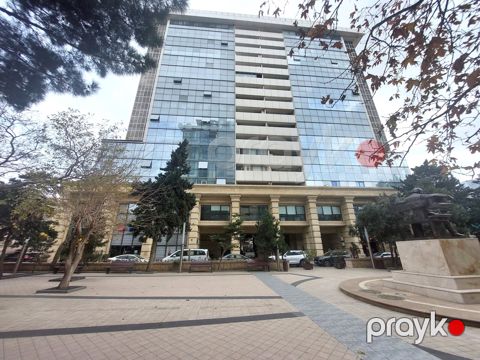 Satılır 3 otaqlı köhnə tikili 110 m² — Bakı