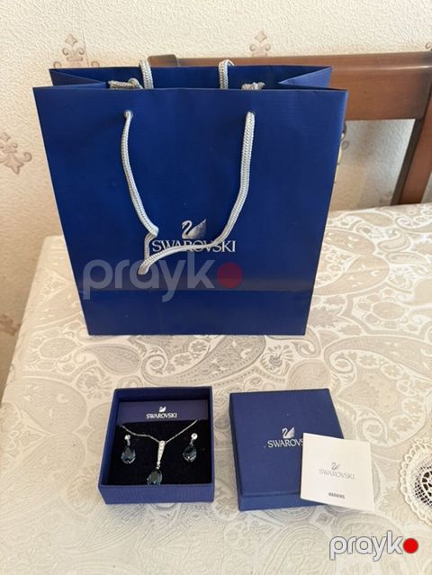 Dəstə daxildir: Boyunbağı, Swarovski, Gümüş — Bakı