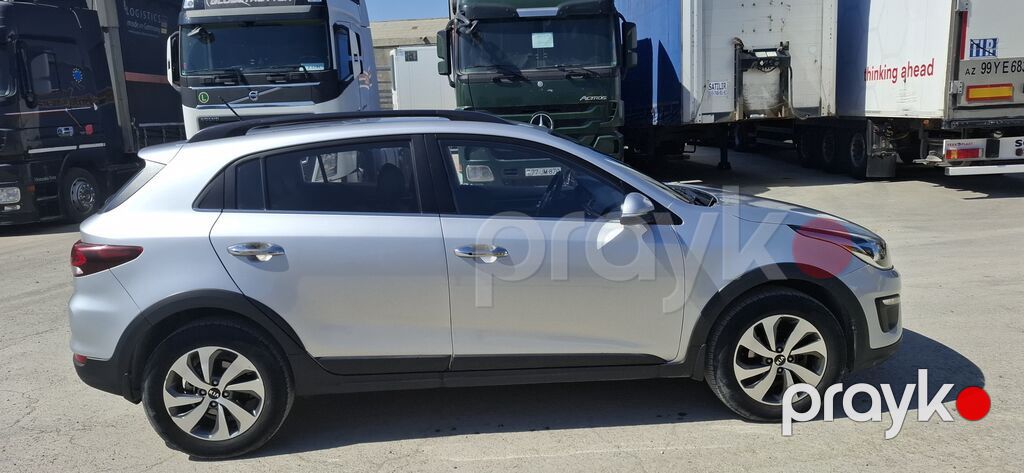 Kia Rio X-Line, gümüşü rəng, şəhər-krossover üslubunda hatchback — Avtomobillər, Bakı (2)