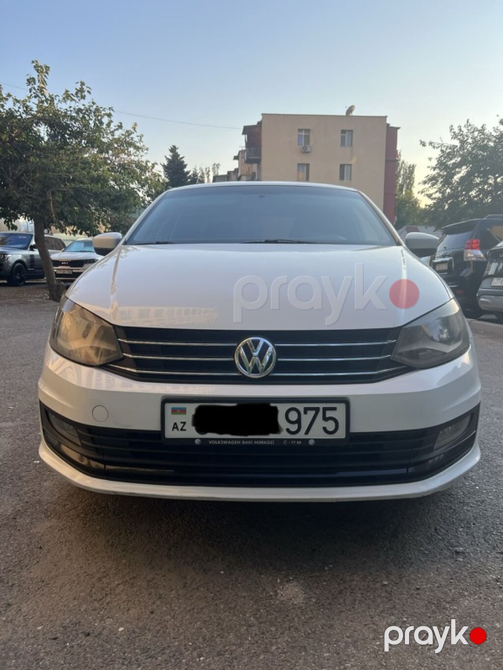 Volkswagen Polo sedan – ağ rəng, 4 qapı, AZ nömrə nişanlı. Əsas — Avtomobillər, Bakı