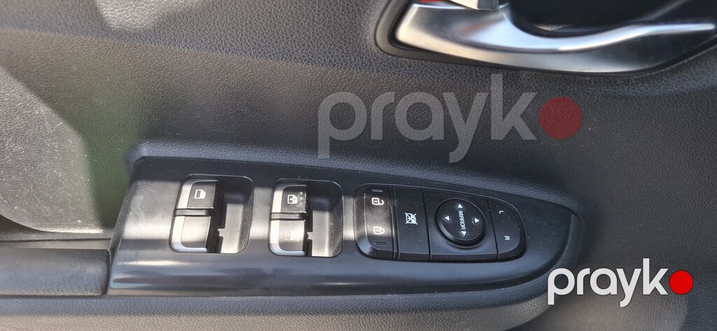 Kia Rio X-Line, gümüşü rəng, şəhər-krossover üslubunda hatchback — Avtomobillər, Bakı (8)