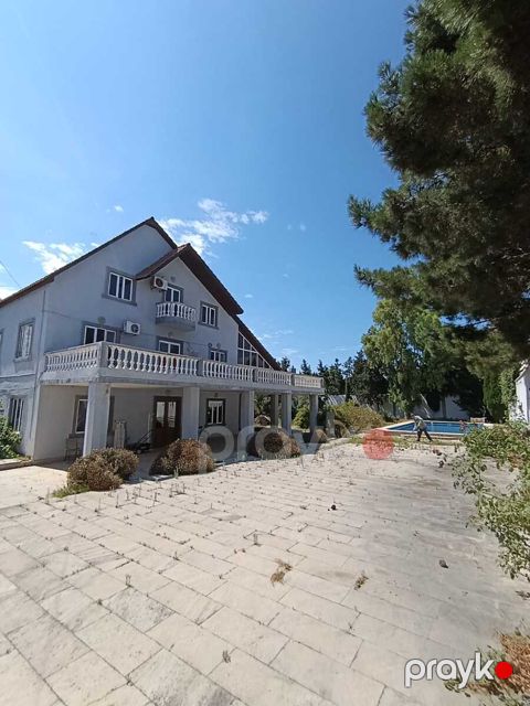 Satılır 6 otaqlı həyət evi/bağ evi 200 m² — Bakı