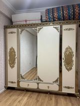 *Dolab* Qiymət *270 AZN* Ölçüsü 240 eni/225 sm hündürlüyü ünvan — Aişə Xanım