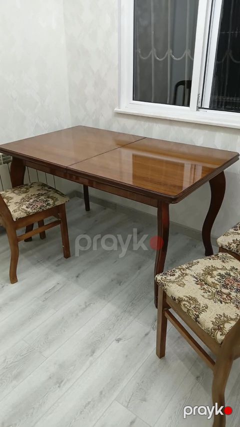 Klassik üslubda yemək otağı dəsti - Tərkibi: taxta masa + 5 ədəd stul