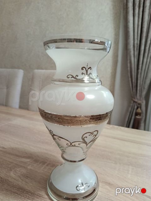 Bir vaza — Bakı