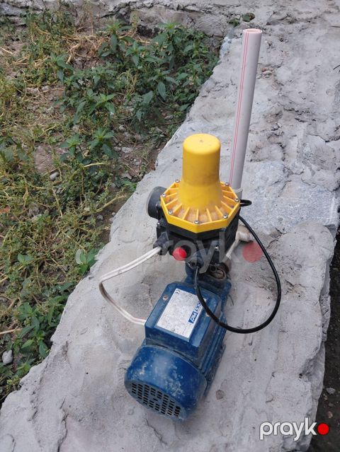 Su matoru ve ustunde hidrafor ile birlikde Məhsul: Avtomatik su nasosu — Şəki