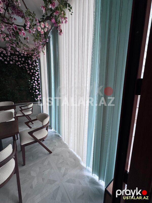 Dikey tül perde — Pəncərələr, qapılar, balkonlar, Bakı (3)