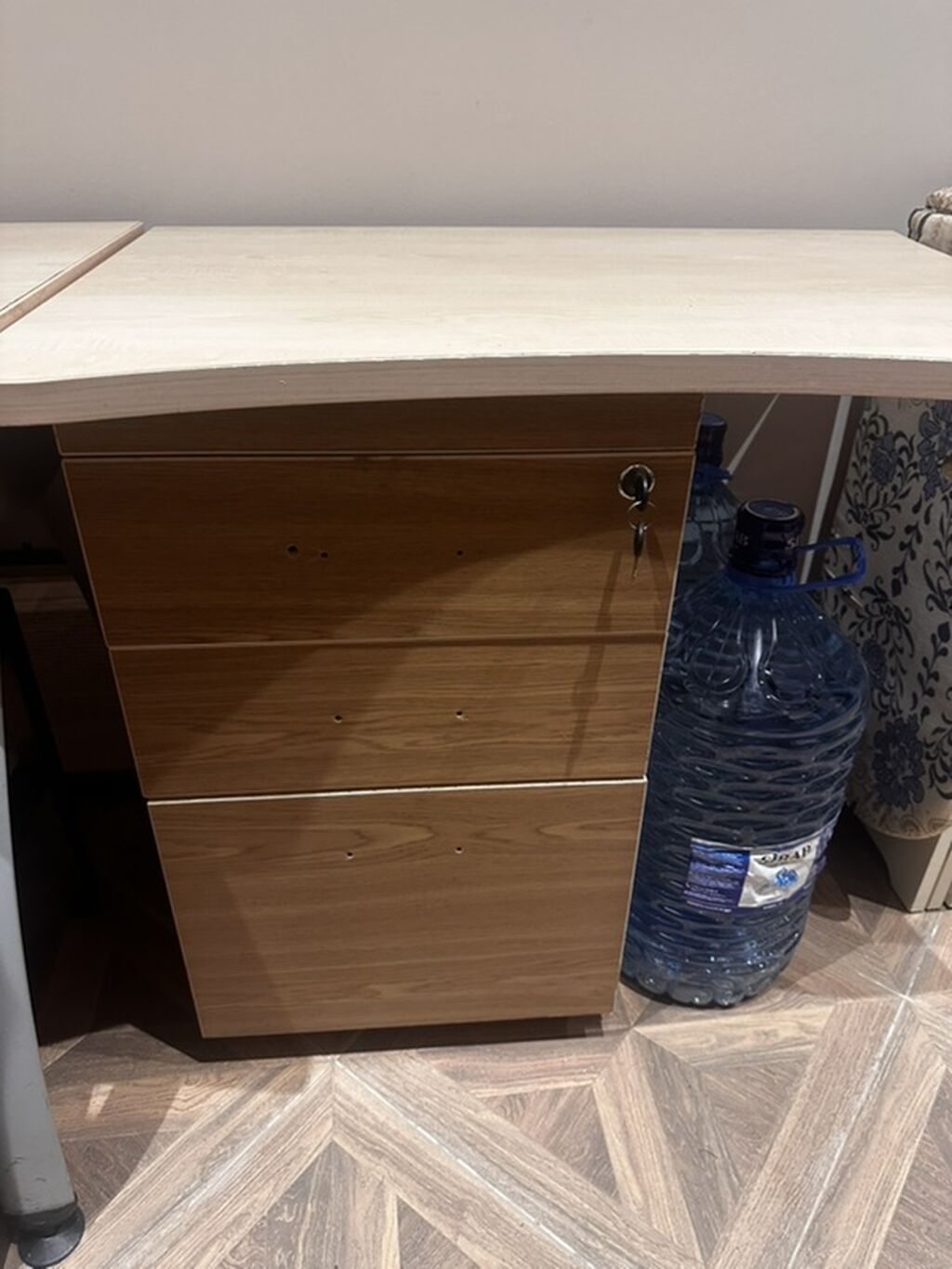 Ofis/iş masası – metal karkaslı, MDF üst səthli - Üst lövhə: açıq — Ofis mebeli, Digah (3)