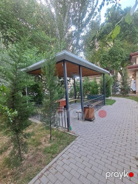 Satılır 2 otaqlı köhnə tikili 70 m² — Bakı