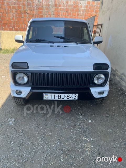 VAZ Lada Niva (3 qapılı SUV) Xüsusiyyətlər: - Kuzov rəngi: ağ - 3 — Ağsu