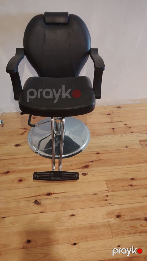 *Salon Kreslosu Satilir* *qiymeti 220₼* *ünvan Hövsan z⁹⁰kod7300* — Bakı