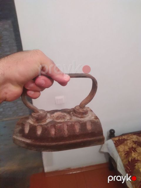 Antik döküm ütü (kömür/odla qızdırılan tip) - Material: tam metal — Bakı