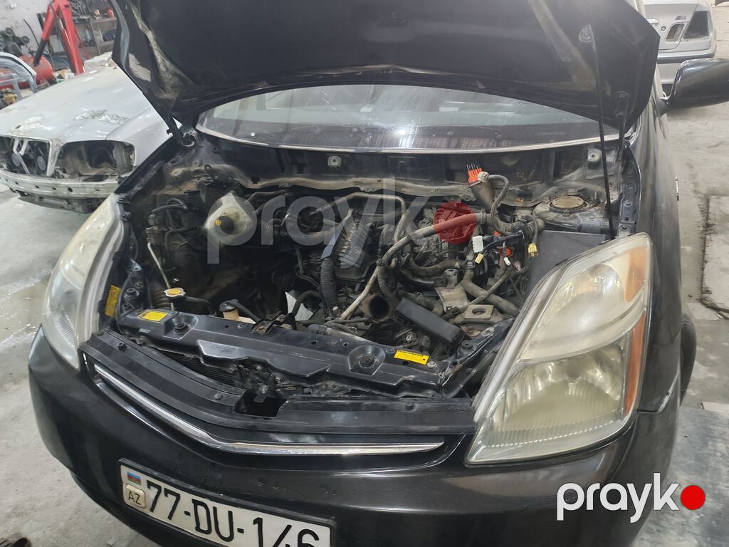 Toyota Prius (2-ci nəsil) – qara rəngli, hatchback kuzov. Əsas — Avtomobillər, Bakı (3)
