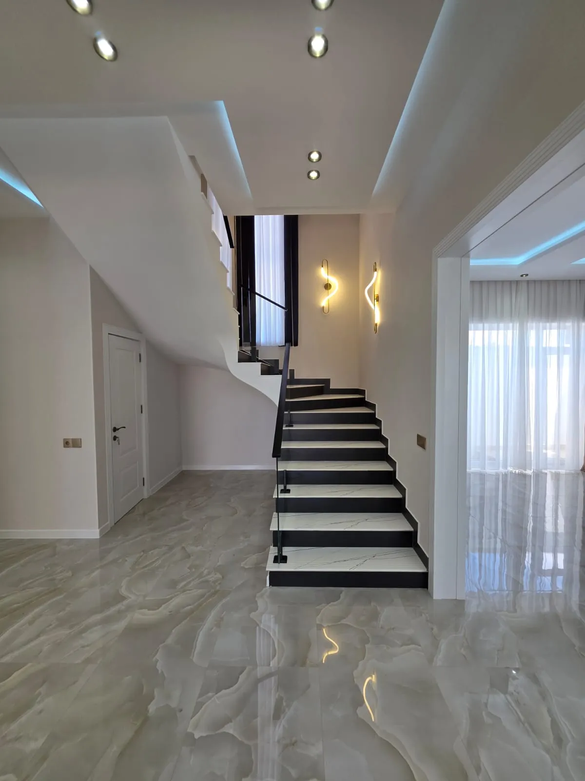 Şüvəlan, 4 otaqlı Həyət evi satılır - 200 m², 2 mərtəbə, 4 sot — Ev, villa, Bakı (10)