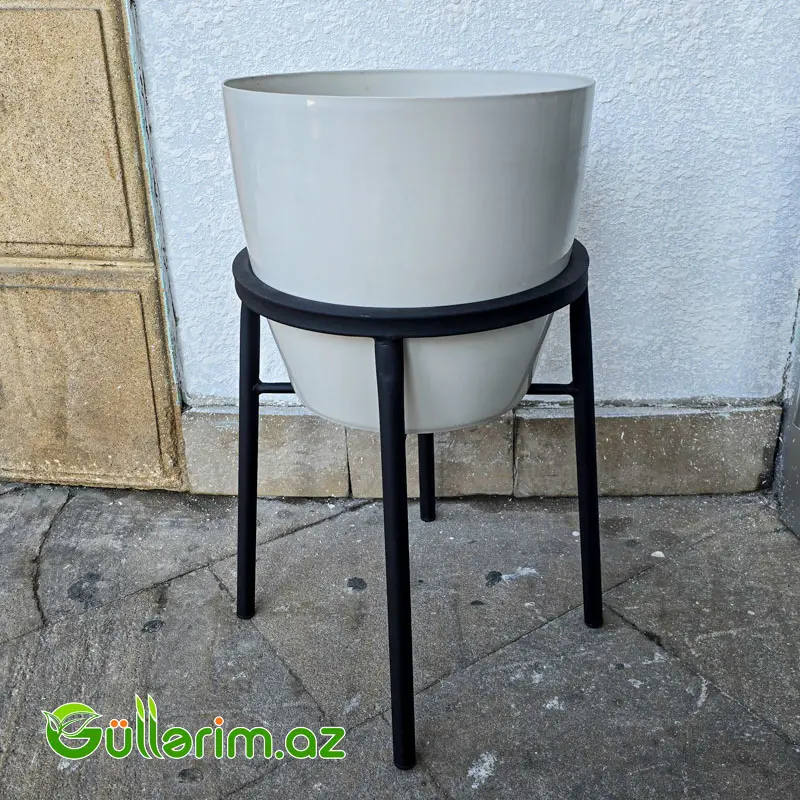 Metal Ayaqlı Dibçək Altlığı — Garden decor