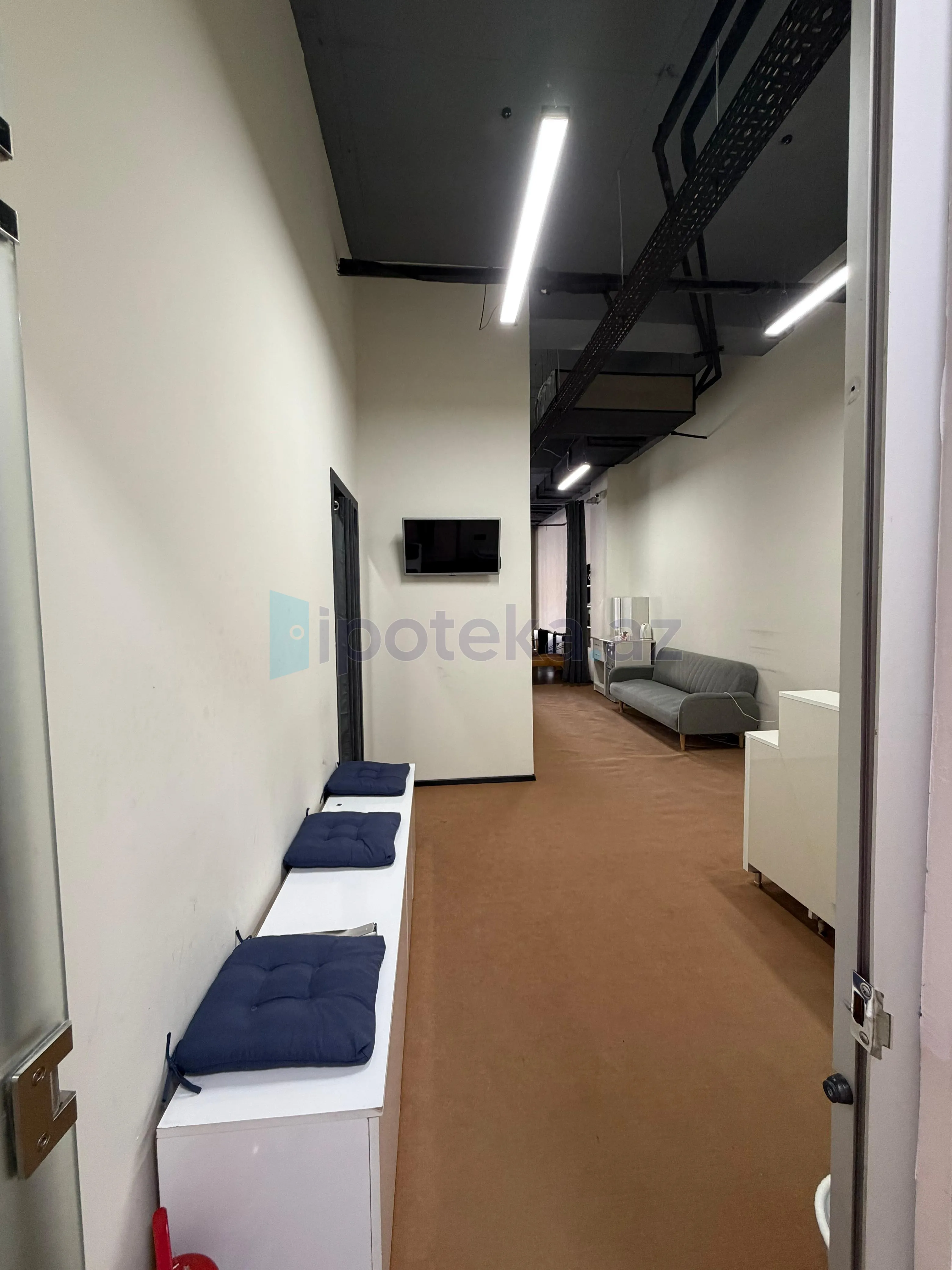 1 Otaq, Ofislər, Nəsimi r., 131.00 m² — Ofis, Bakı (4)