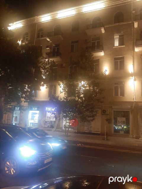 Satılır 3 otaqlı köhnə tikili 90 m²