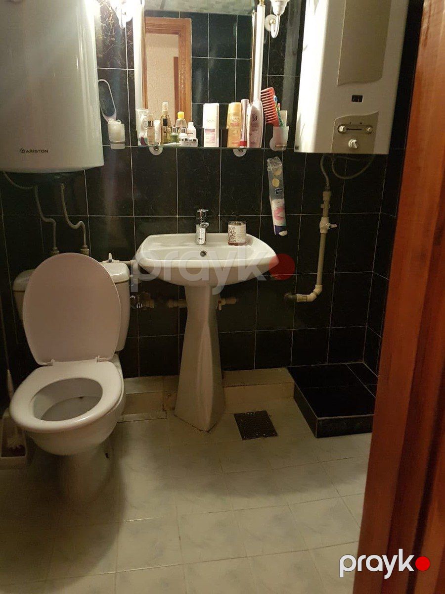 Satılır 2 otaqlı köhnə tikili 52 m² — Mənzil, Bakı (7)