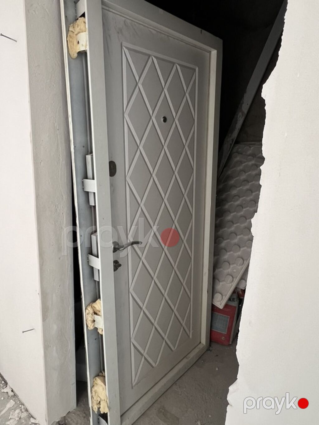 Yenidir istifade olunmayib. Temir isleri geden evden sokulub. 2.05 m — Pəncərələr, qapılar, balkonlar, Bakı (2)