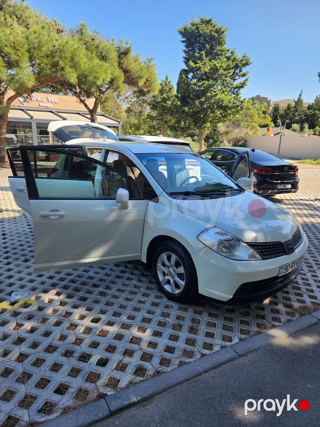 Nissan Tiida (hatchback) – ağ rəng - Kuzov: 5 qapılı hatchback, ağ — Avtomobillər, Bakı (2)