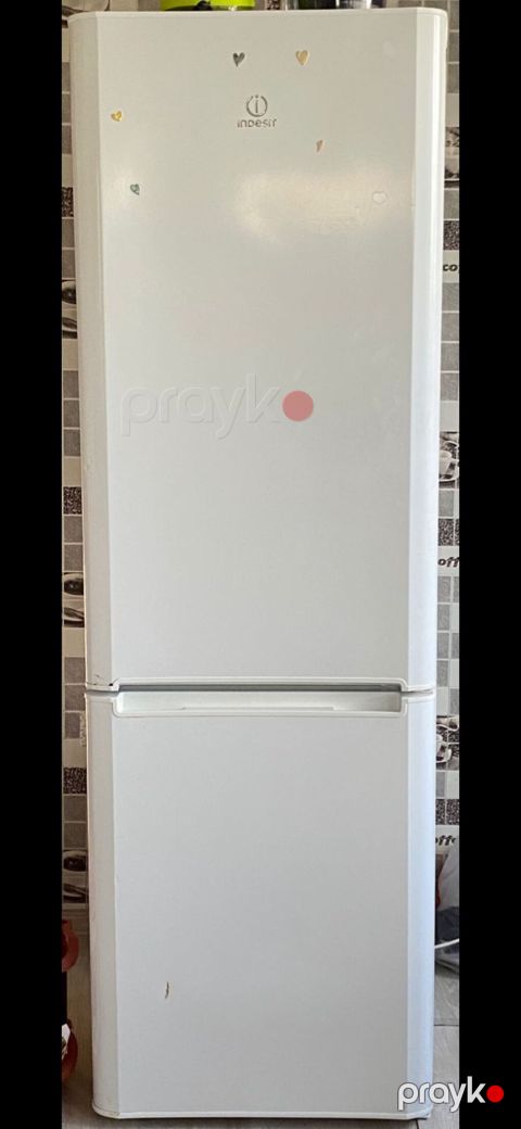 Indesit iki kameralı soyuducu - Rəng: ağ, minimalist dizayn - Üst — Bakı