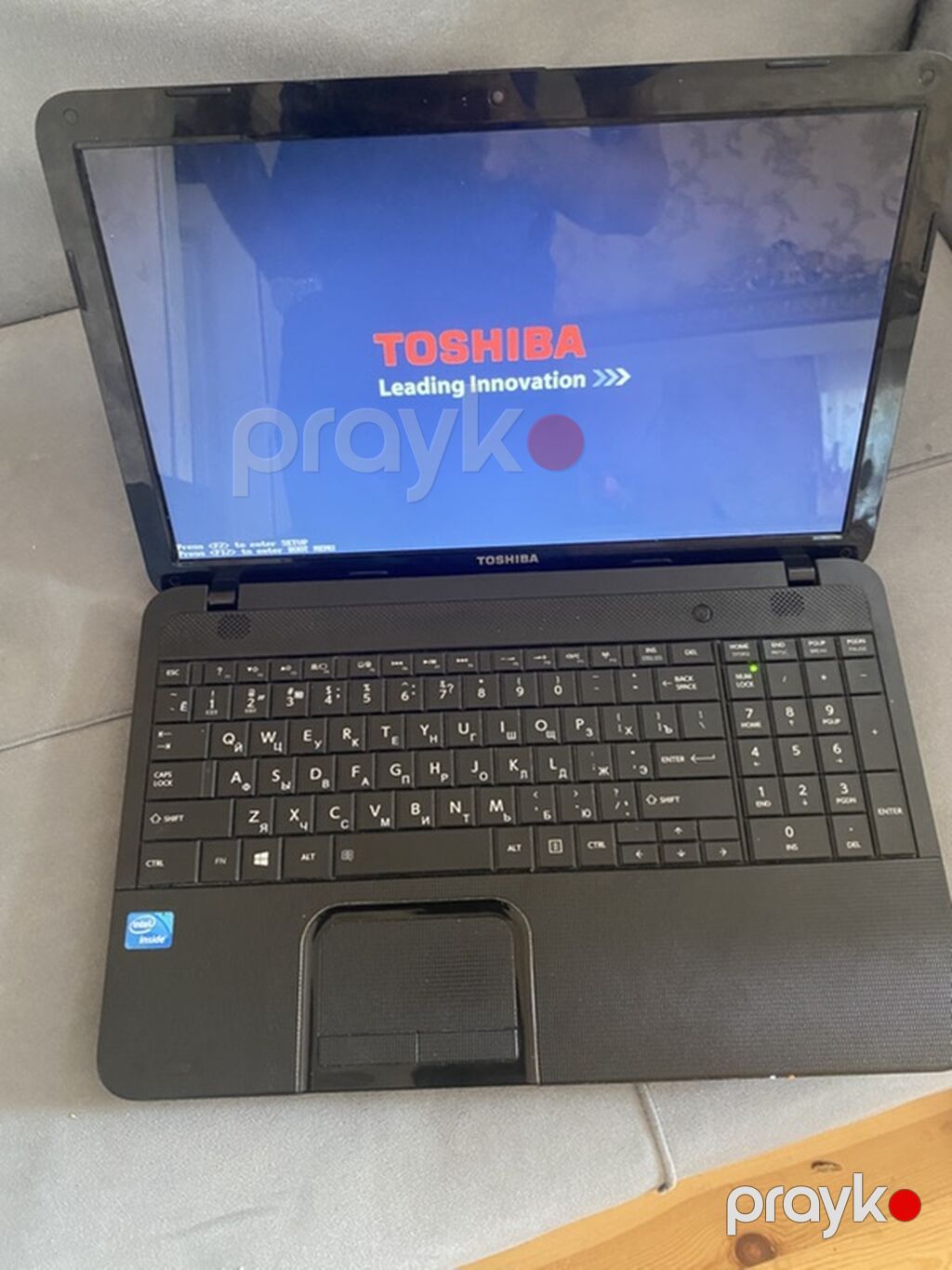 Toshiba noutbuk - Marka: Toshiba - Rəng: qara, parlaq qapaq - Ekran — Toshiba, Pirəkəşkül (2)